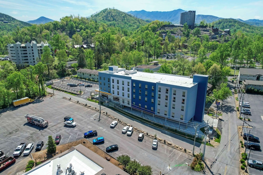 Comfort Suites Gatlinburg Downtown-Convention Center 5/60