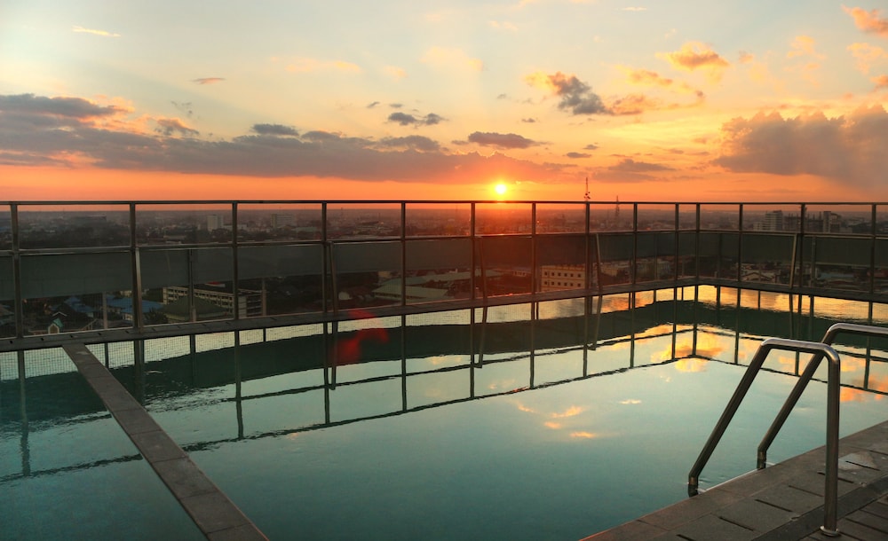 Harris Hotel Pontianak 25/50