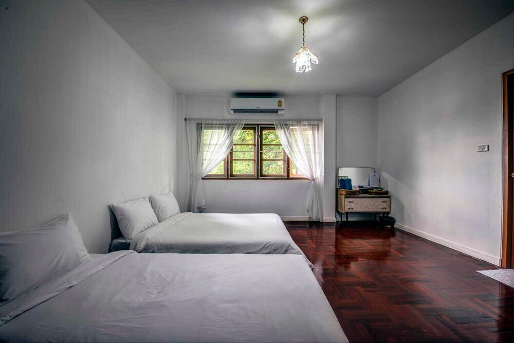 Double Tree House 18/84