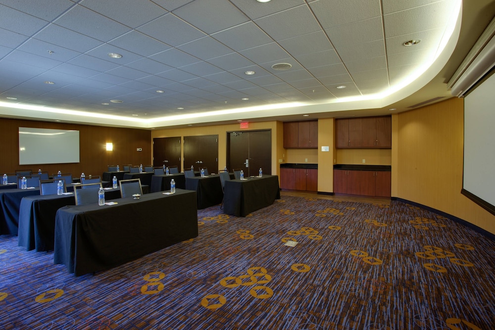 Courtyard By Marriott Republic Aprt Long Island Farmingdale 56/71