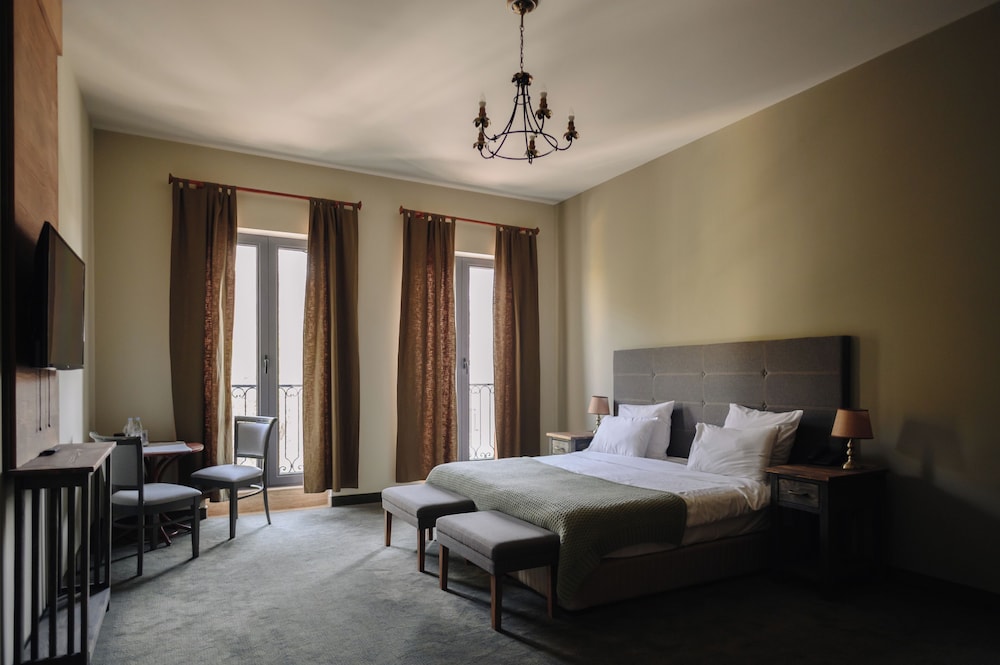 STANDARD, DOUBLE OR TWIN BED, CITY VIEW