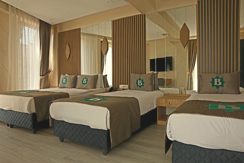 FAMILY, MULTIPLE BEDS