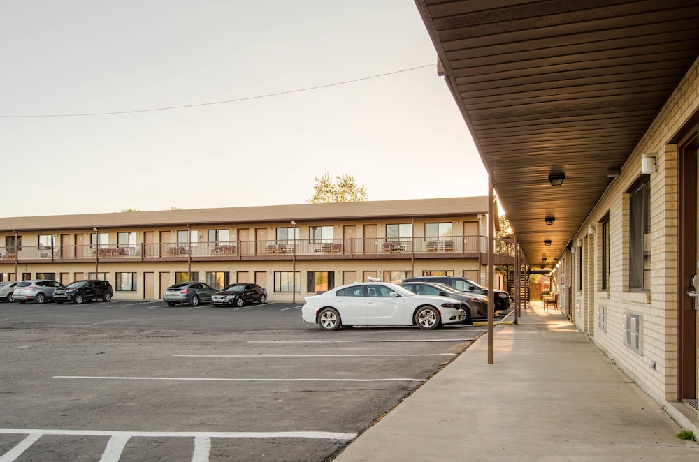 Econo Lodge 12/23