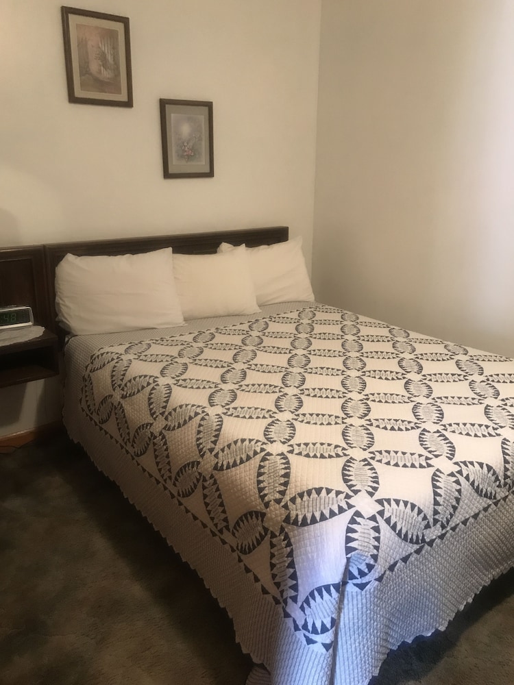 Chalet Motel 21/49