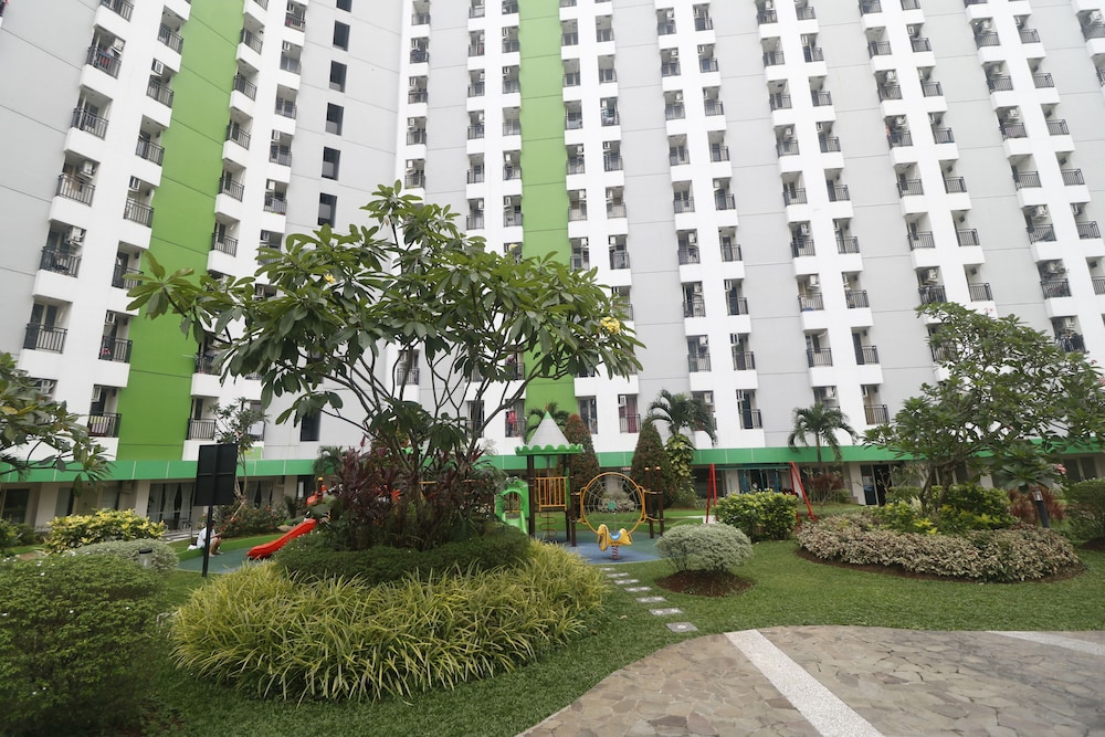 RedDoorz Apartment @ Green Lake View Ciputat 13/18