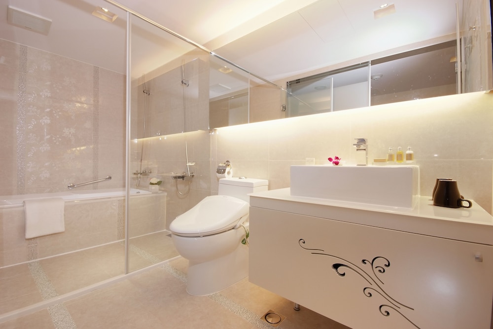 Forward Hotel Nangang 65/70