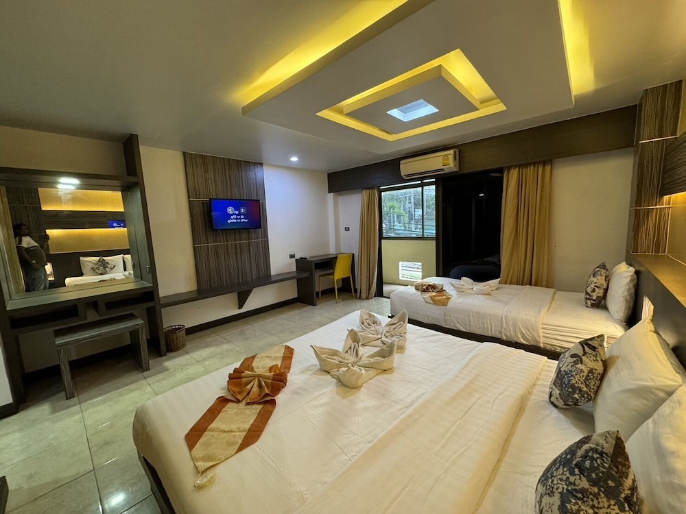 Mr.Mac's Hotel 33/50