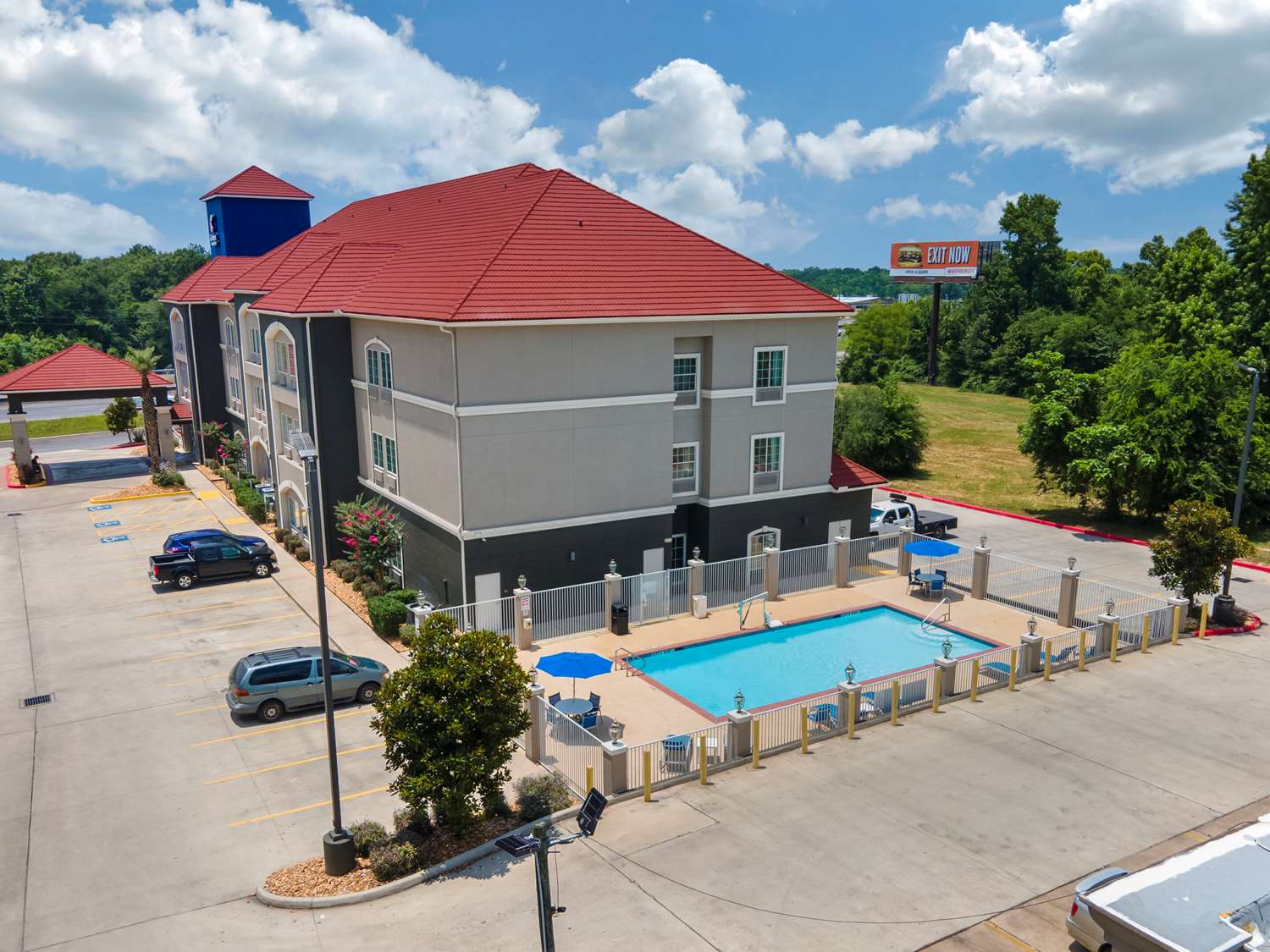 Comfort Inn & Suites Cleveland TX 36/40