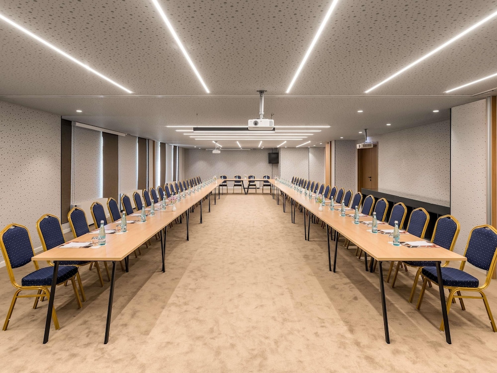 Mercure Tirana 65/73