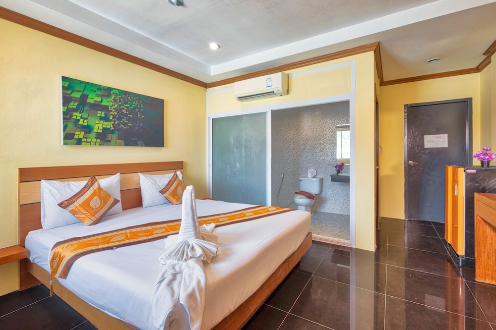 TJ Patong Hotel (SHA Plus+) 8/26