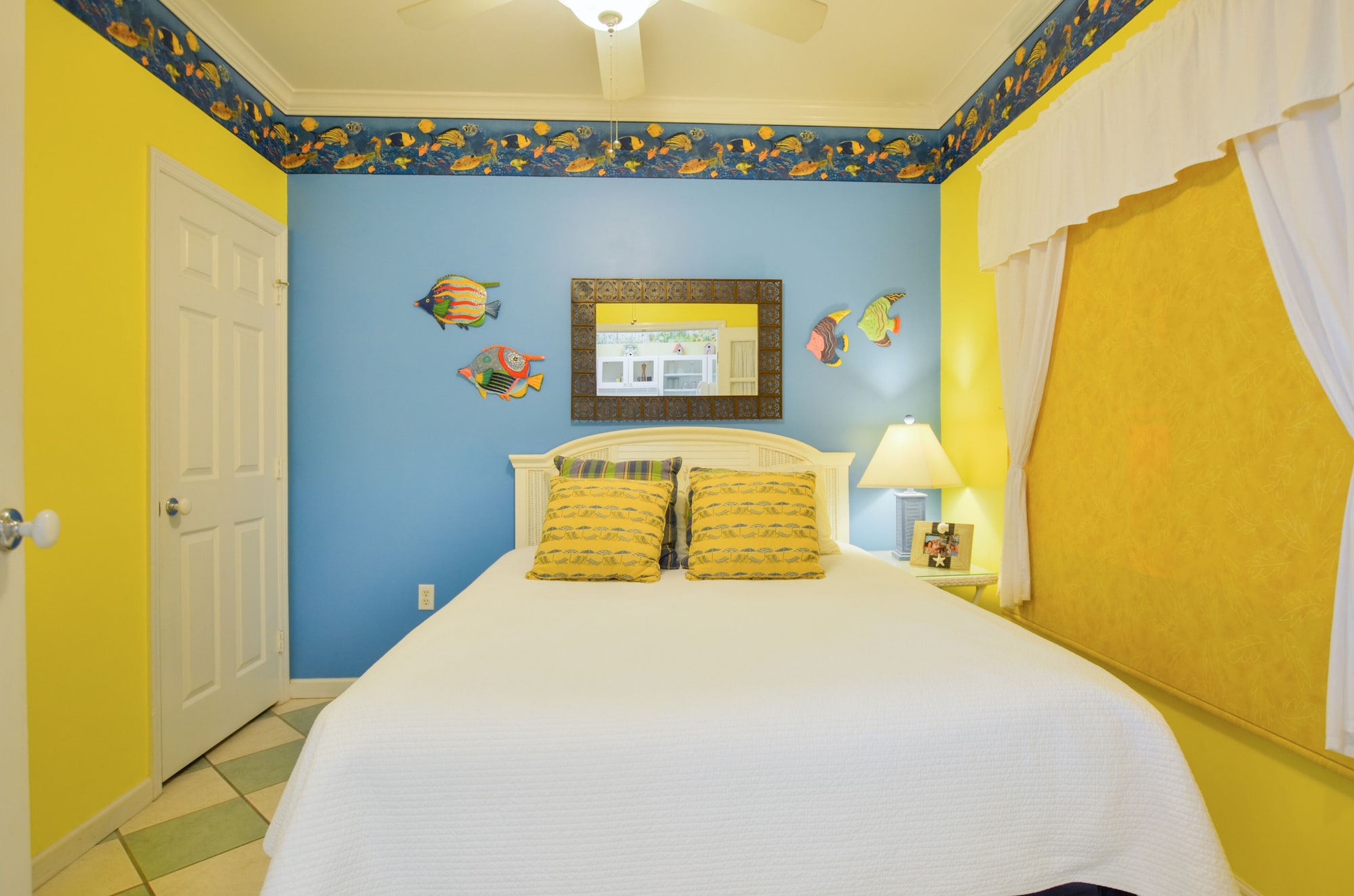Town House, King Bed, 3 Queen Beds