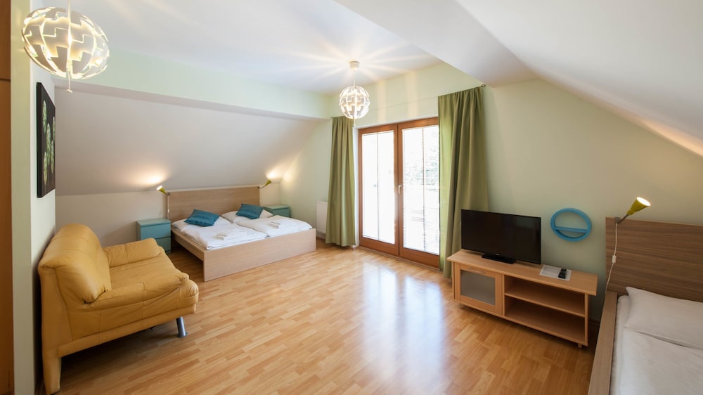 Hotel Garni Pod Skalkou 6/50