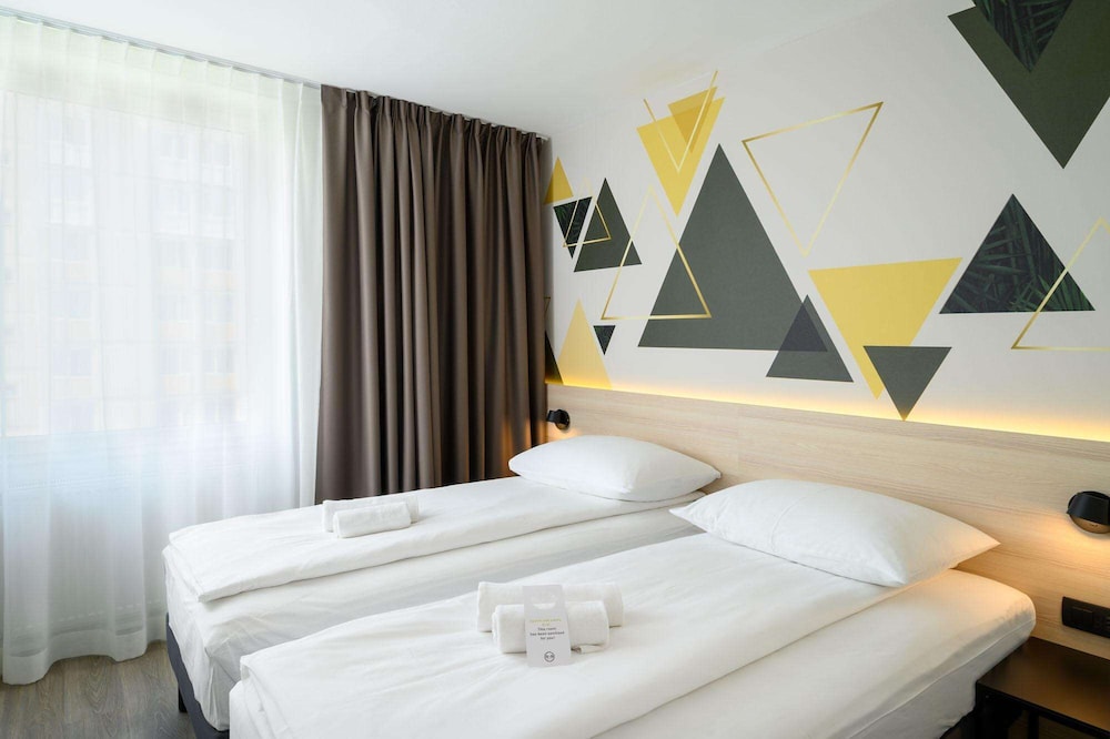 ROOM, TWIN BEDS