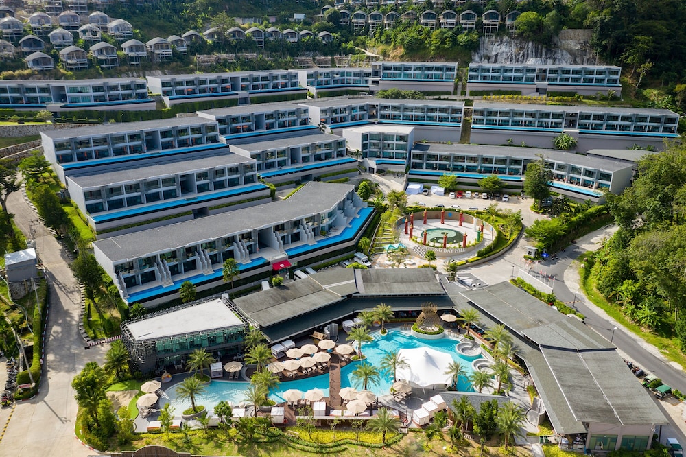 Patong Bay Hill Resort in PATONG BEACH