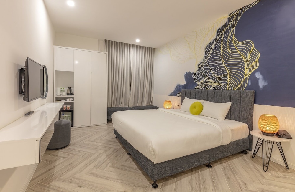 Len's Hotel 10/50