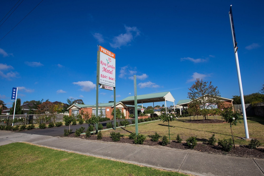 ROSE GARDEN MOTEL 48/55