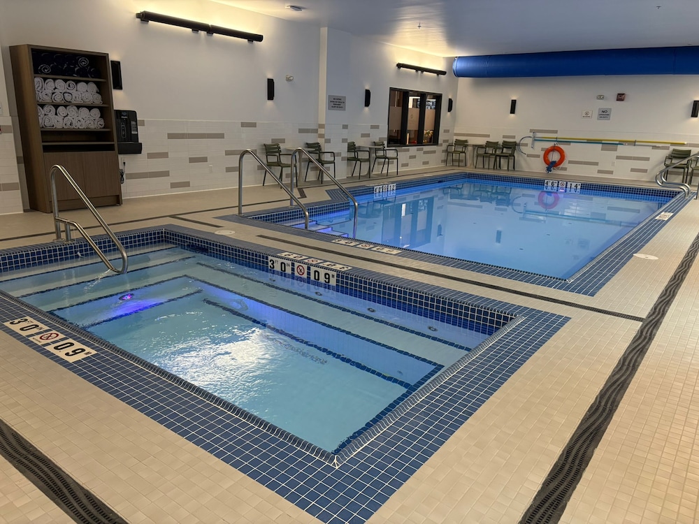 La Quinta Inn & Suites by Wyndham Kelowna BC 23/51