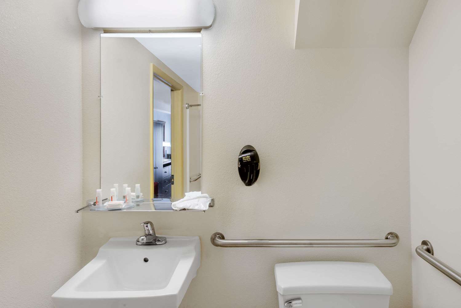 Days Inn by Wyndham Geneva/Finger Lakes 16/17