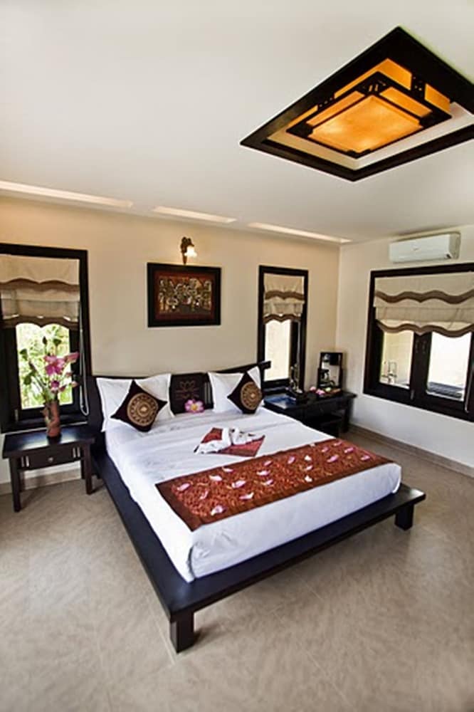 Lotus Village Resort 8/38