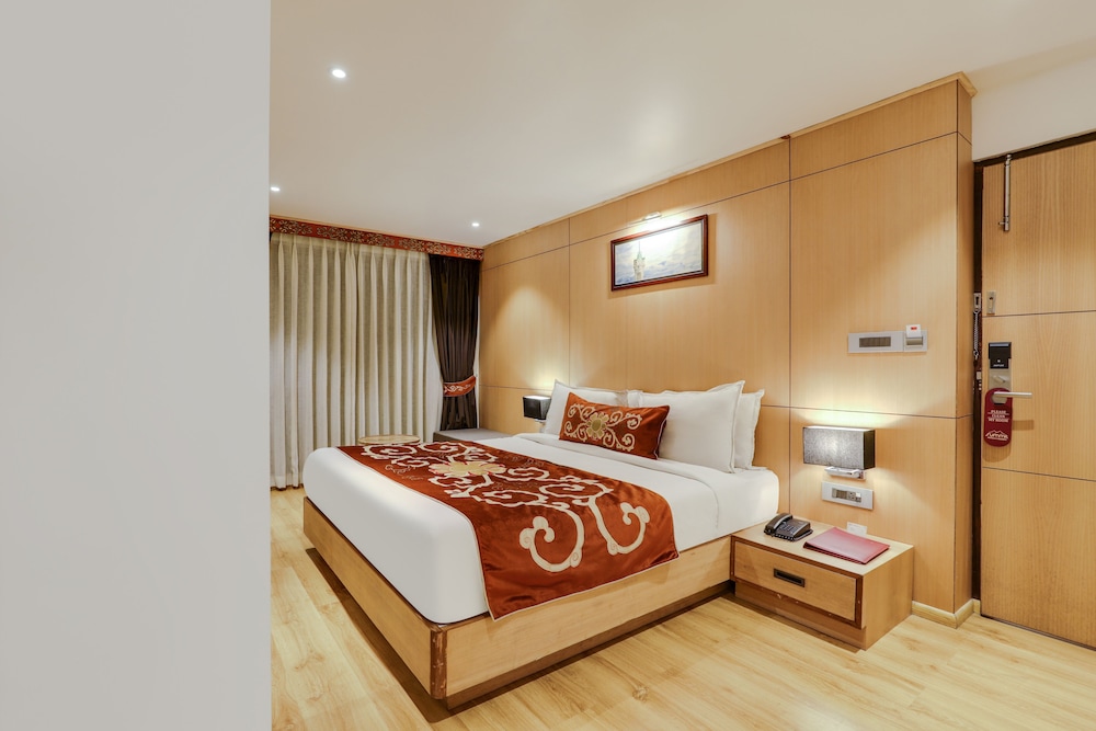 Summit Swiss Heritage Hotel 18/72