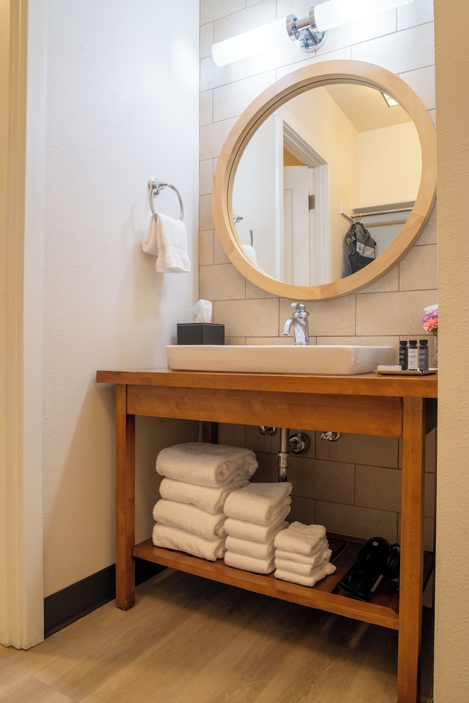 Room, King Bed, Golf Course View, Accessible