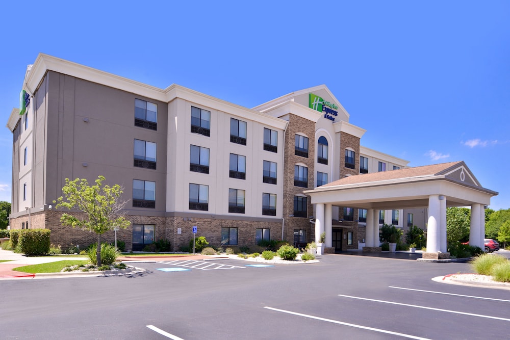 Holiday Inn Express Hotel & Suites Selma 1/36