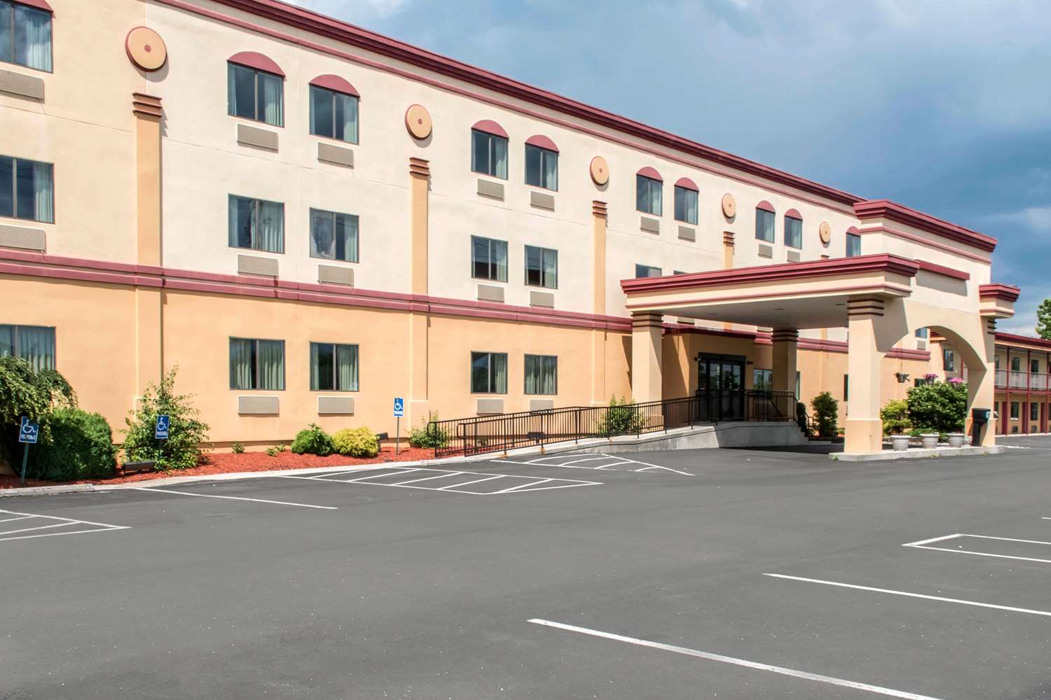 Econo Lodge Carlisle Central 22/24