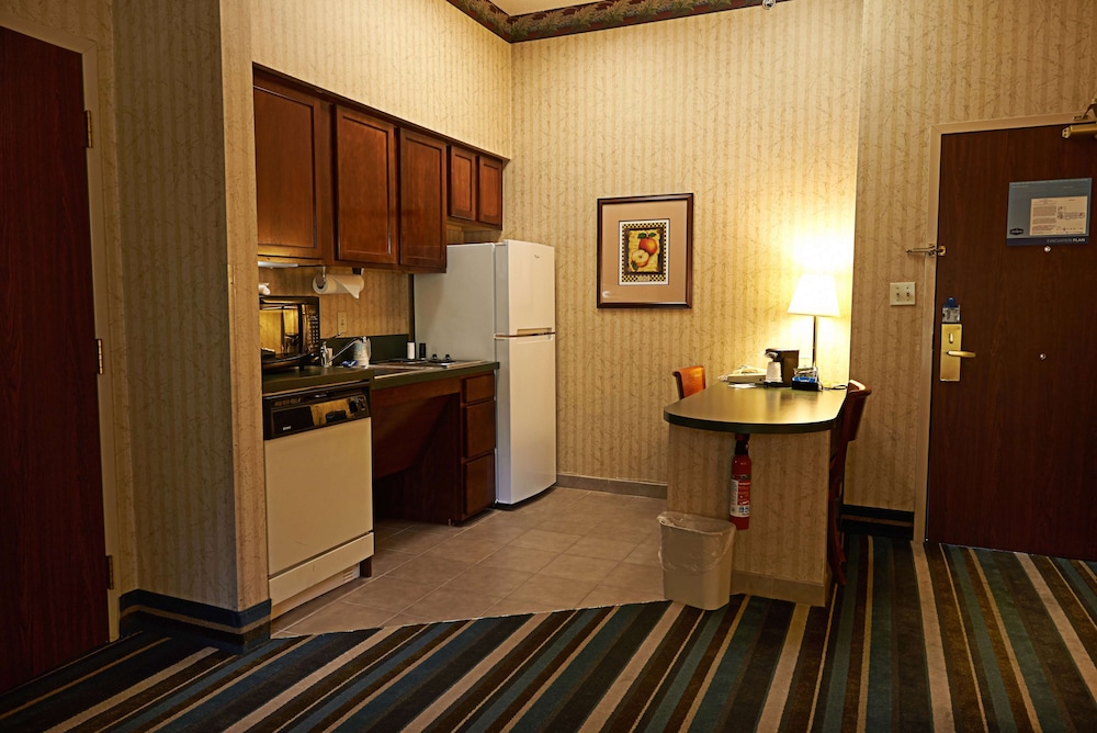 Hampton Inn Suites Scottsburg 69/82