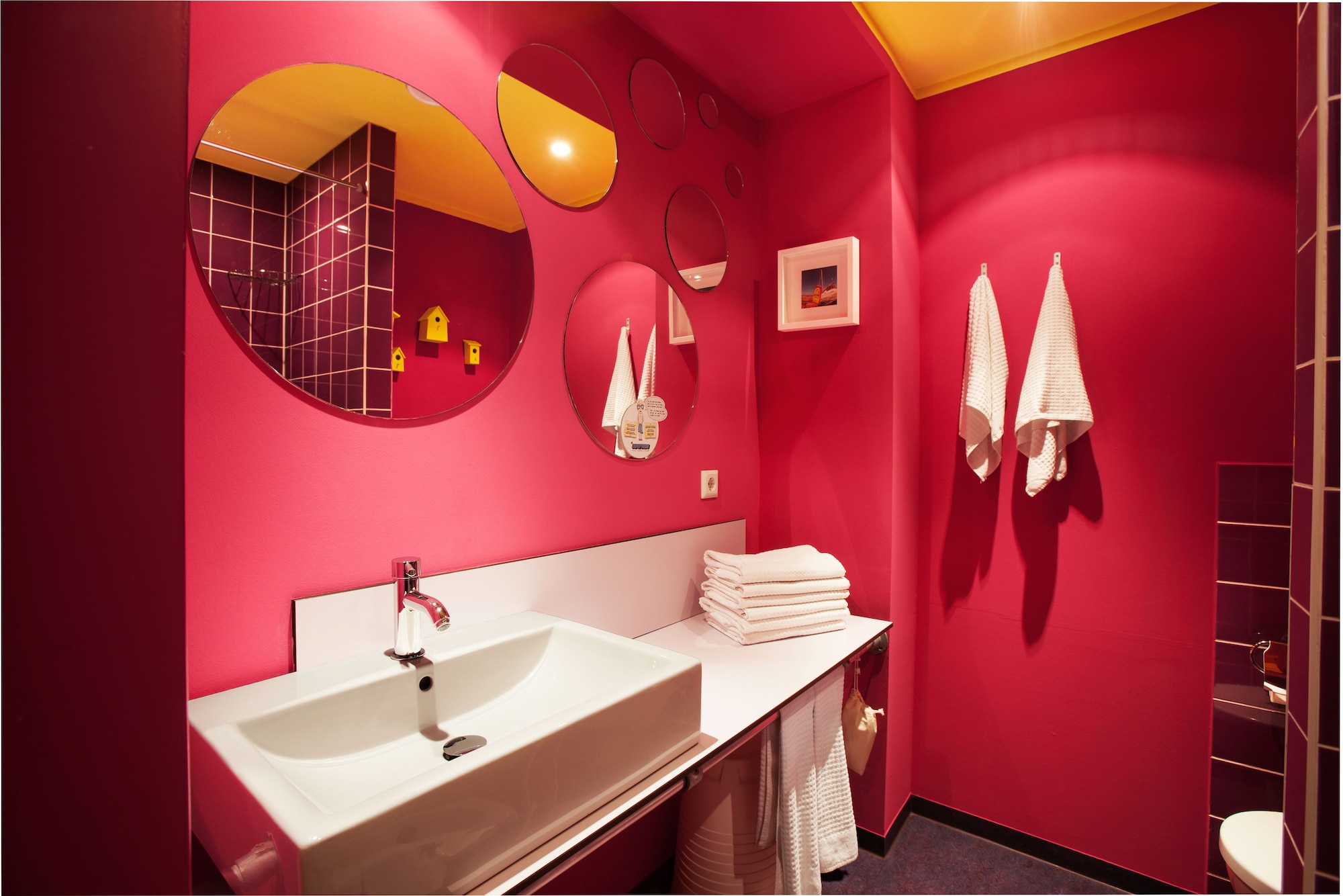 Bure, 1 Double and 4 Single Beds، Superbude St Georg 8/9