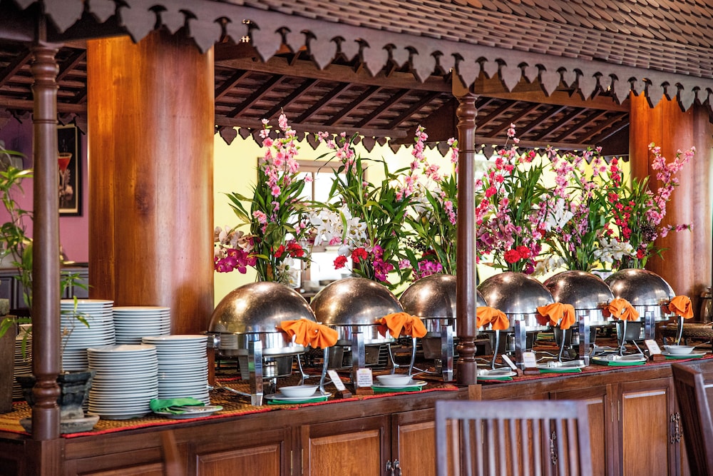 Royal Crown Hotel & Spa 63/70