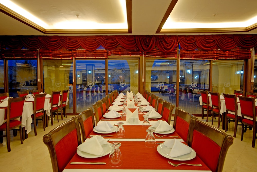 Tourist Hotel 37/63