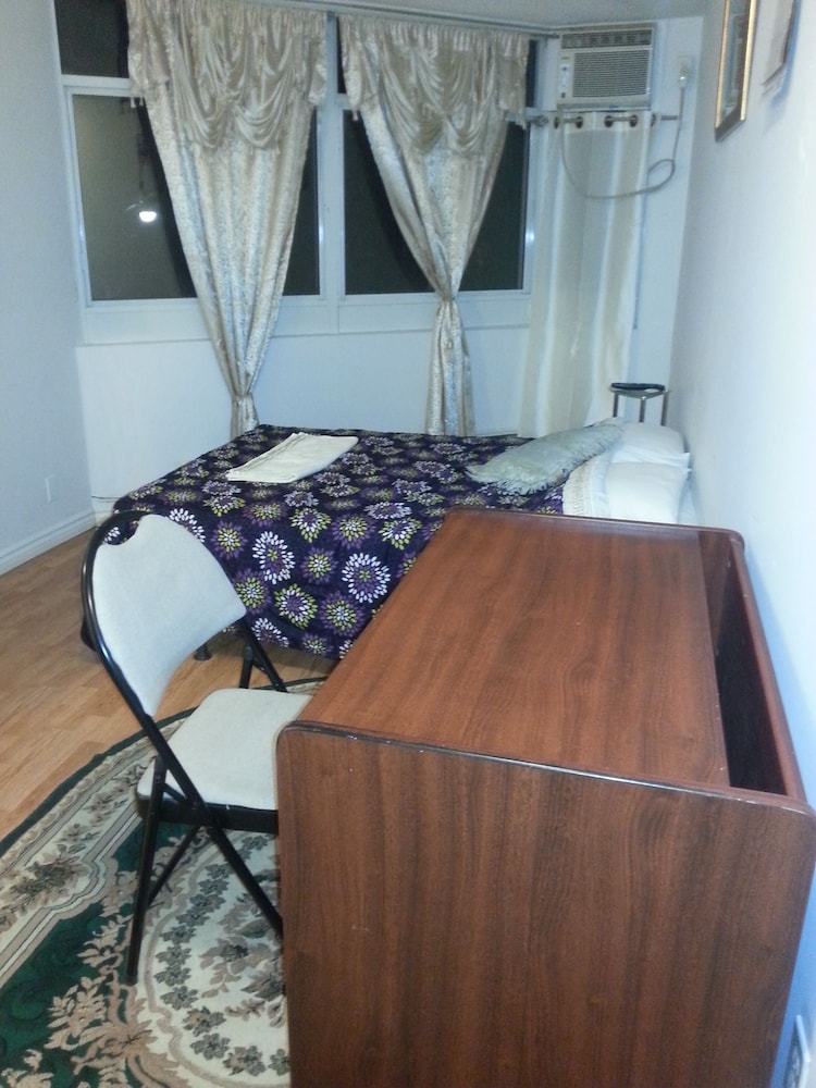Toronto Furnished Living 27/52