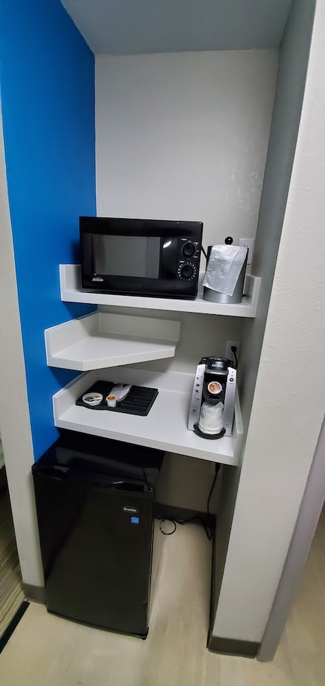 Holiday Inn Express Hotel And Suites Kinston 35/72
