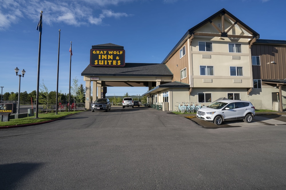 Gray Wolf Inn And Suites 5/67