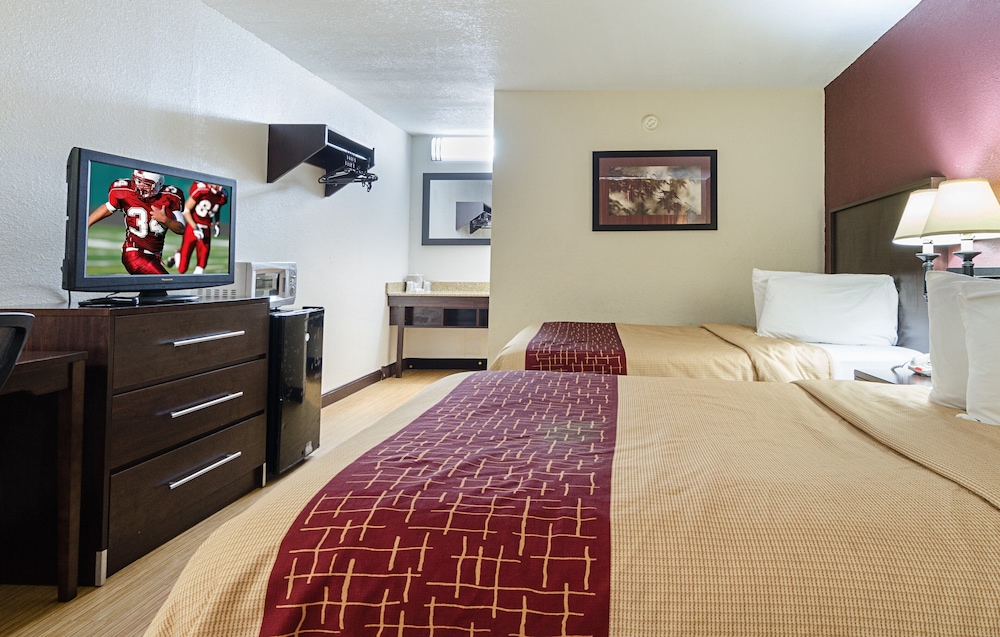 Red Roof Inn Needles 18/45
