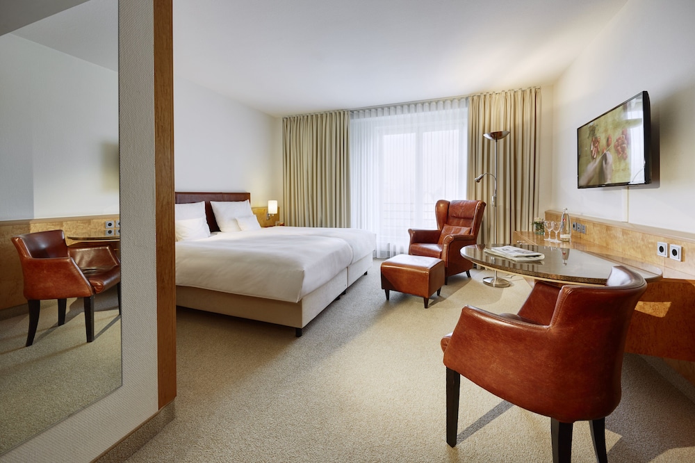 Lindner Hotel Dusseldorf Airport, part of JdV by Hyatt 29/75