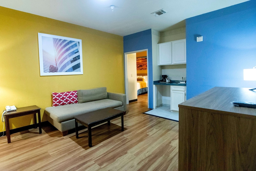 Days Inn & Suites By Wyndham Houston North/Aldine 47/68