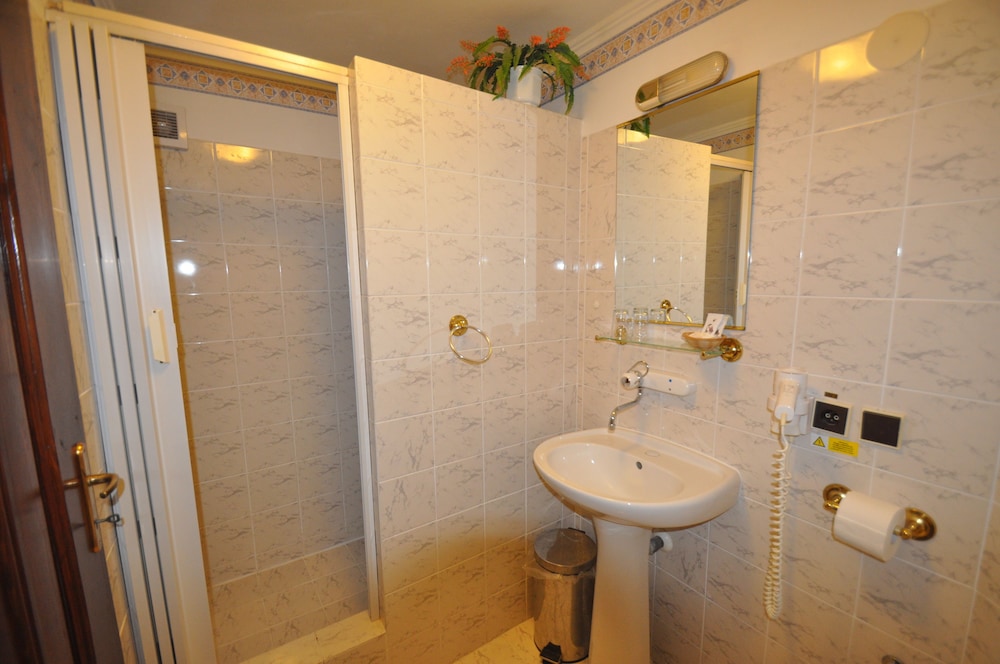 HOTEL BARBAKAN 36/38