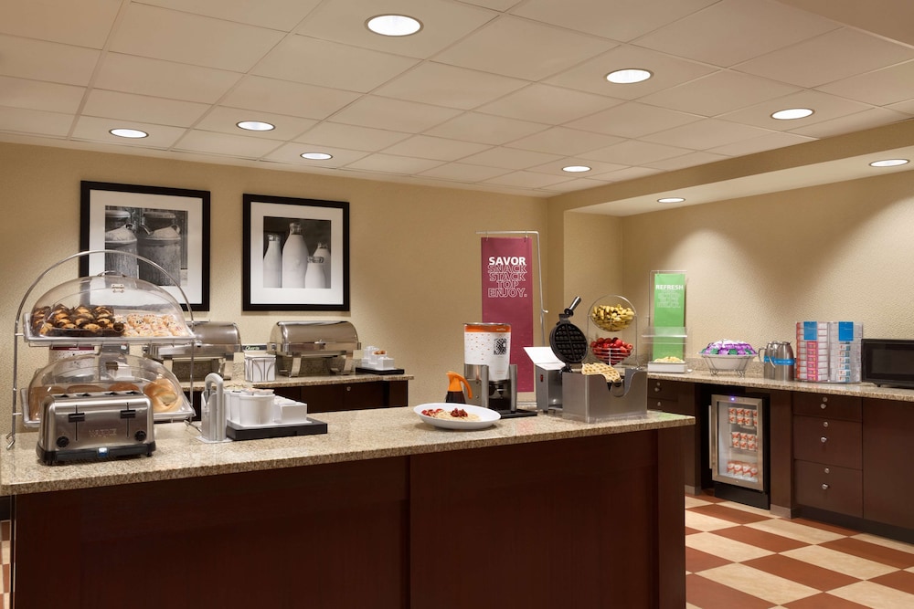 Hampton Inn and Suites Hartford/East Hartford 38/50