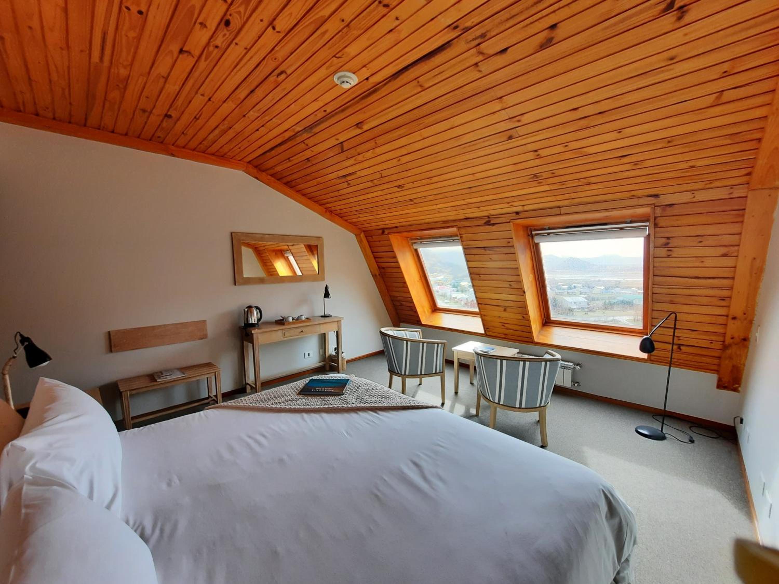 Standard, Double or Twin Bed, Valley View