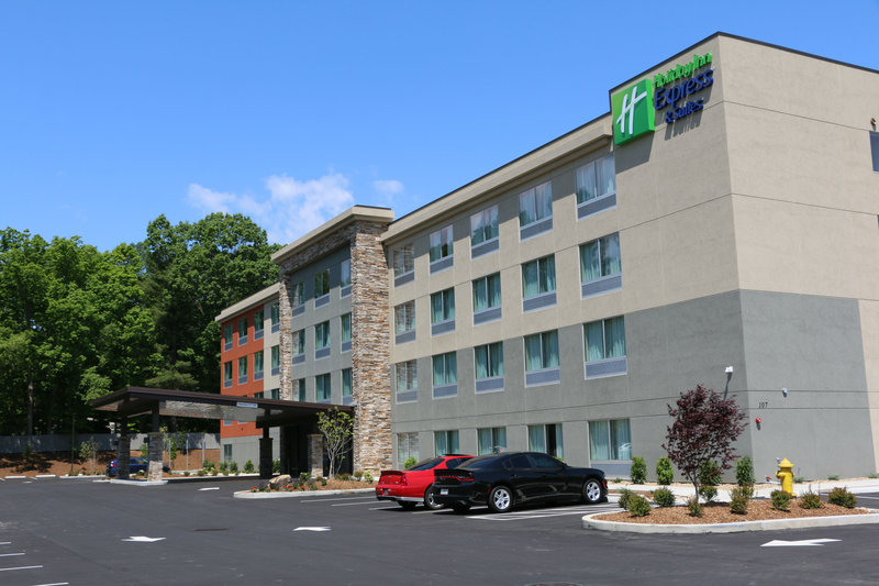 HOLIDAY INN EXPRESS & SUITES HENDERSONVILLE SE - FLAT ROCK 51/52