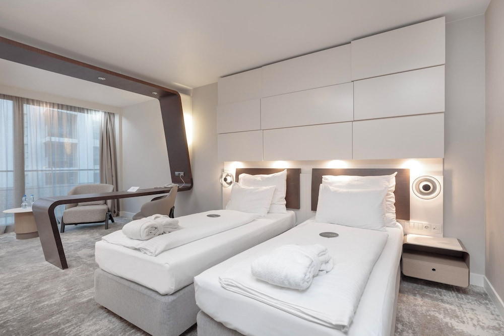 ROOM, TWIN BEDS