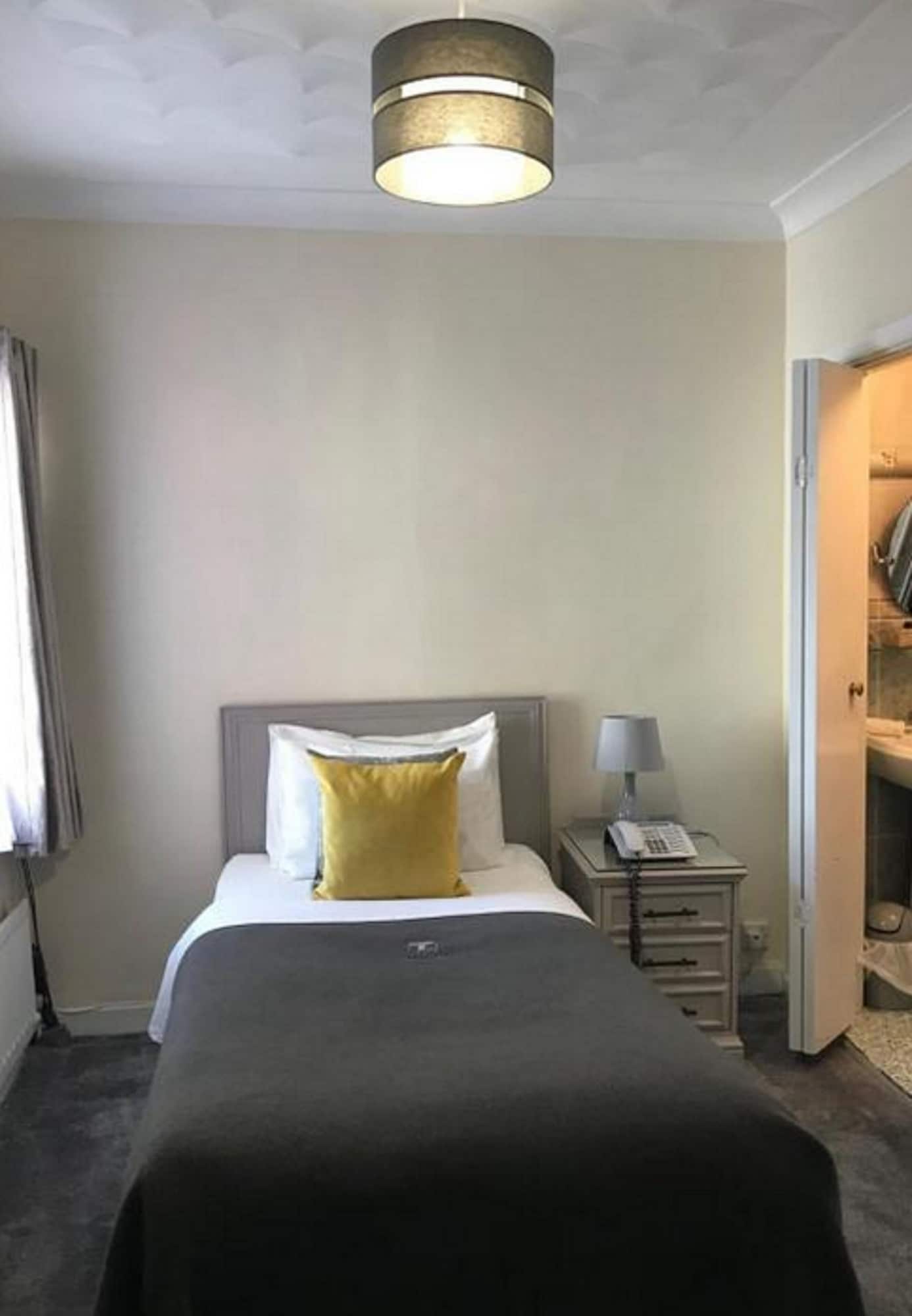 ROOM, SINGLE, SMALL