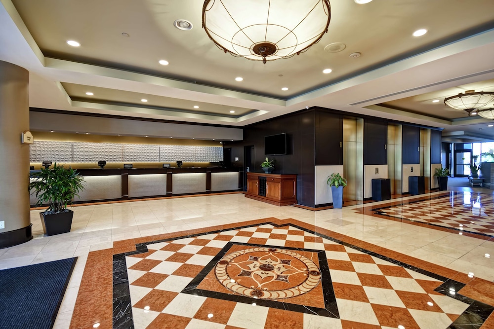 DoubleTree by Hilton Hotel Pleasanton at the Club 8/70