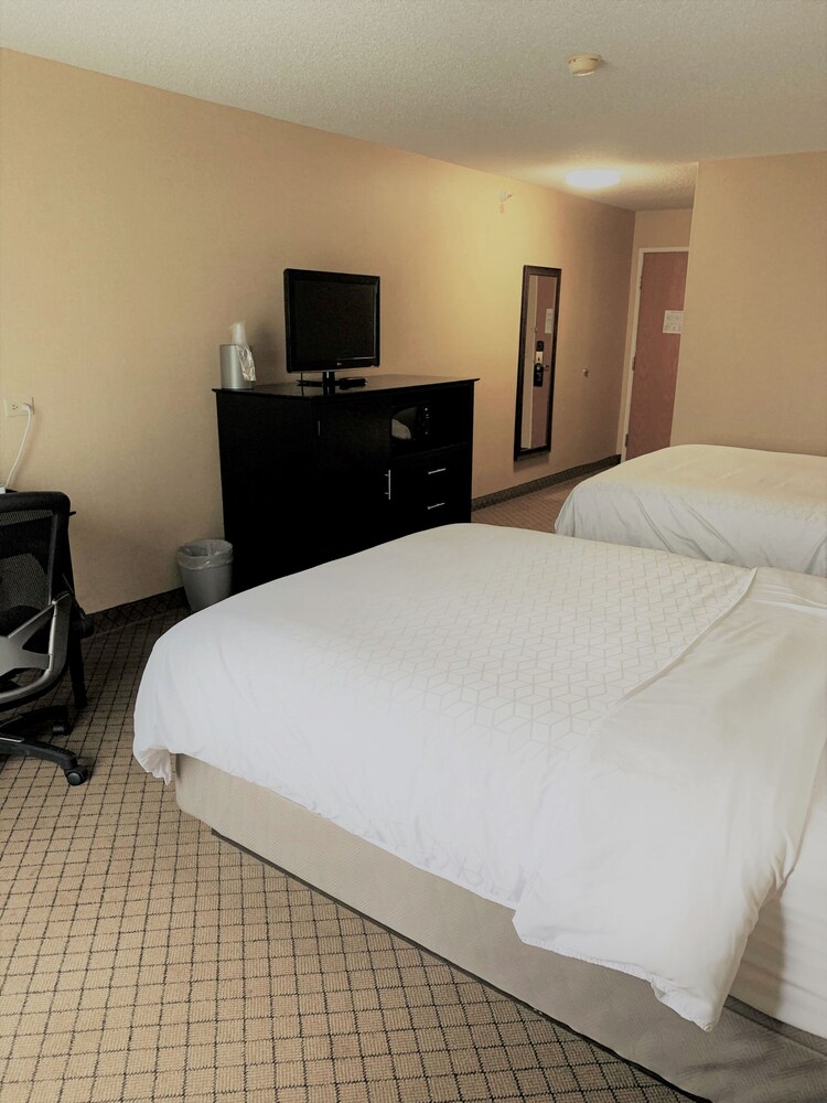 Holiday Inn Express Hotel Suites Plymouth 14/82