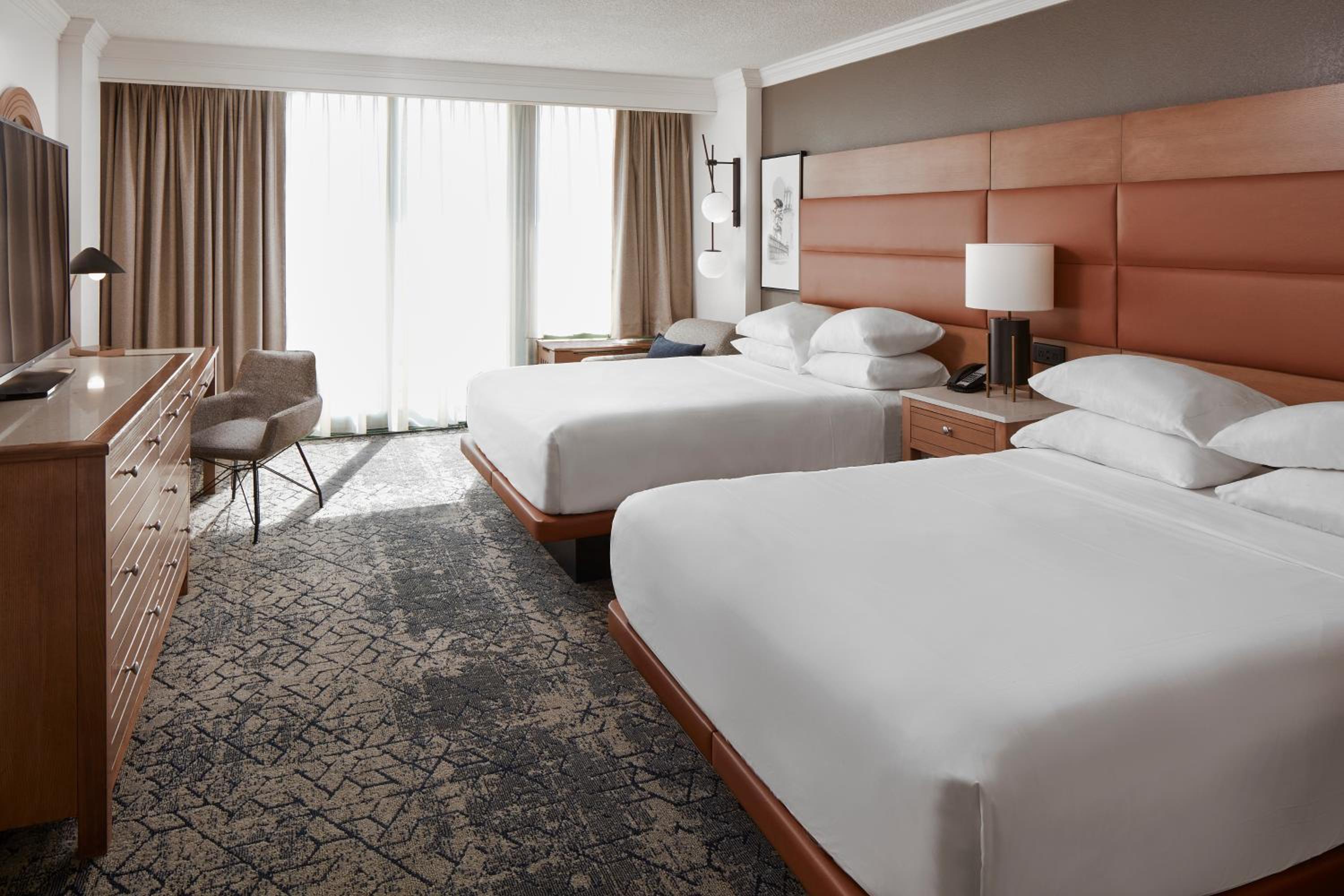 1 Bedroom, Suite, Queen Bed, Ocean Front, Sofa