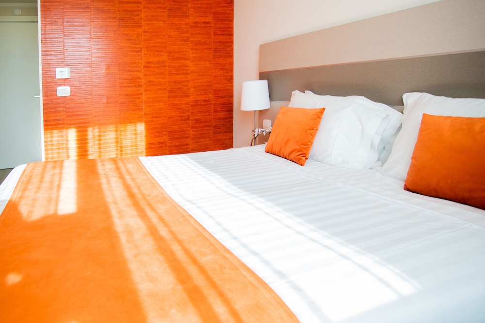HOTEL GLIS 27/64