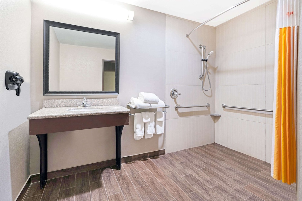 La Quinta Inn & Suites by Wyndham McAlester 21/45