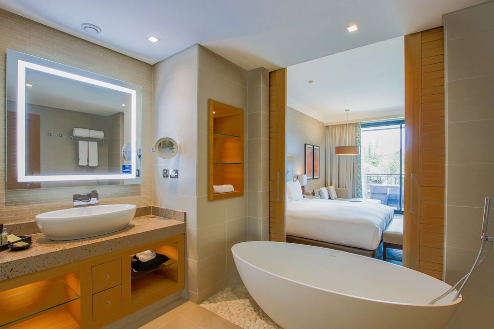 HILTON CABO VERDE SAL RESORT 34/81