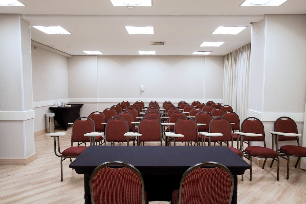 Bristol International Airport Hotel 41/50